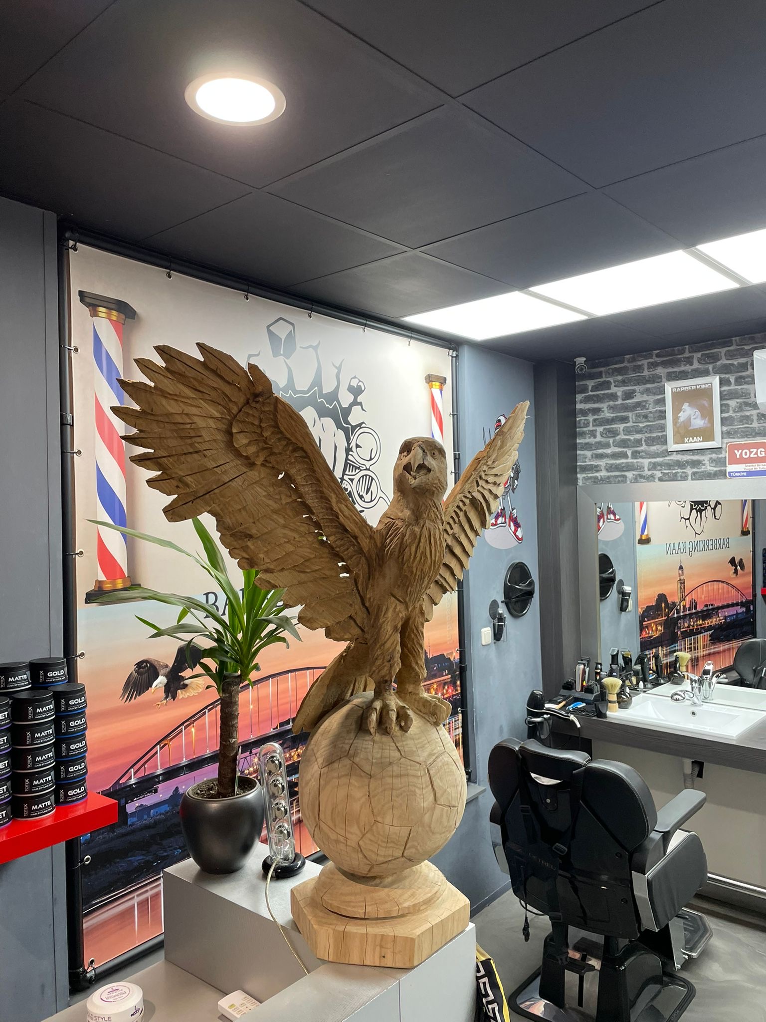 Adelaar voor barbershop foto 2